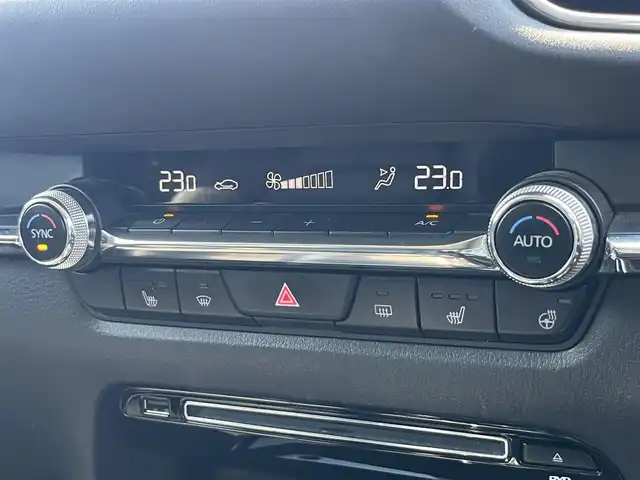 マツダ ＣＸ－３０ XD Lパッケージ 香川県 2019(令1)年 6万km スノーフレイクホワイトパールマイカ 登録時走行距離：59623km/純正ディスプレイオーディオ/　CD DVD BT フルセグTV/全方位カメラ/BOSEプレミアムサウンド/衝突被害軽減装置/レーンキープアシスト/レーダークルーズコントロール/クリアランスソナー/ブラインドスポットモニター/ヘッドアップディスプレイ/LEDヘッドライト/オートライト/オートハイビーム/ブラックレザーシート/シートヒーター/パワーシート/シートメモリ/電子パーキングブレーキ/ETC/革巻ステアリング/ステアリングリモコン/ステアリングヒーター/パドルシフト/MTモード付AT/アイドリングストップ/横滑り防止装置/プッシュスタート/スマートキー