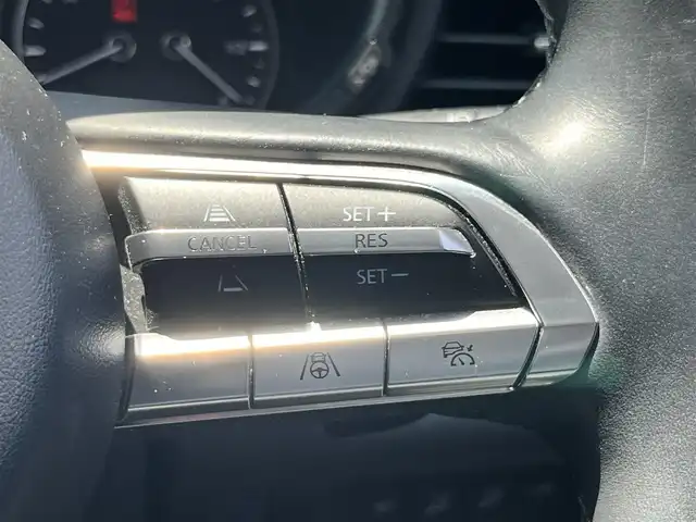 マツダ ＣＸ－３０ XD Lパッケージ 香川県 2019(令1)年 6万km スノーフレイクホワイトパールマイカ 登録時走行距離：59623km/純正ディスプレイオーディオ/　CD DVD BT フルセグTV/全方位カメラ/BOSEプレミアムサウンド/衝突被害軽減装置/レーンキープアシスト/レーダークルーズコントロール/クリアランスソナー/ブラインドスポットモニター/ヘッドアップディスプレイ/LEDヘッドライト/オートライト/オートハイビーム/ブラックレザーシート/シートヒーター/パワーシート/シートメモリ/電子パーキングブレーキ/ETC/革巻ステアリング/ステアリングリモコン/ステアリングヒーター/パドルシフト/MTモード付AT/アイドリングストップ/横滑り防止装置/プッシュスタート/スマートキー