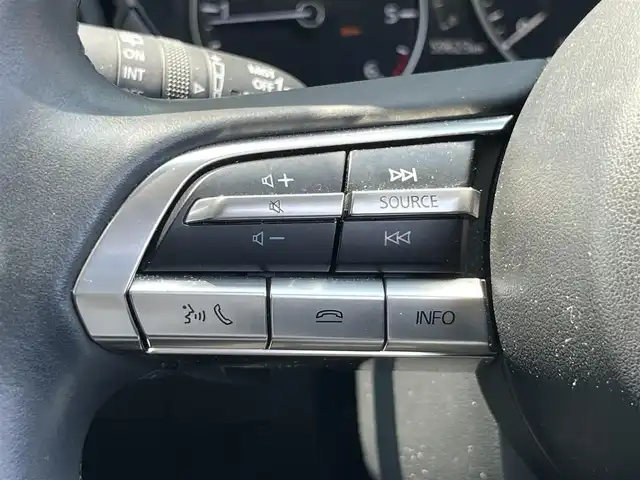 マツダ ＣＸ－３０ XD Lパッケージ 香川県 2019(令1)年 6万km スノーフレイクホワイトパールマイカ 登録時走行距離：59623km/純正ディスプレイオーディオ/　CD DVD BT フルセグTV/全方位カメラ/BOSEプレミアムサウンド/衝突被害軽減装置/レーンキープアシスト/レーダークルーズコントロール/クリアランスソナー/ブラインドスポットモニター/ヘッドアップディスプレイ/LEDヘッドライト/オートライト/オートハイビーム/ブラックレザーシート/シートヒーター/パワーシート/シートメモリ/電子パーキングブレーキ/ETC/革巻ステアリング/ステアリングリモコン/ステアリングヒーター/パドルシフト/MTモード付AT/アイドリングストップ/横滑り防止装置/プッシュスタート/スマートキー