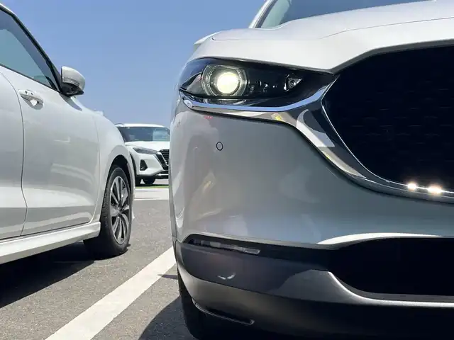 マツダ ＣＸ－３０ XD Lパッケージ 香川県 2019(令1)年 6万km スノーフレイクホワイトパールマイカ 登録時走行距離：59623km/純正ディスプレイオーディオ/　CD DVD BT フルセグTV/全方位カメラ/BOSEプレミアムサウンド/衝突被害軽減装置/レーンキープアシスト/レーダークルーズコントロール/クリアランスソナー/ブラインドスポットモニター/ヘッドアップディスプレイ/LEDヘッドライト/オートライト/オートハイビーム/ブラックレザーシート/シートヒーター/パワーシート/シートメモリ/電子パーキングブレーキ/ETC/革巻ステアリング/ステアリングリモコン/ステアリングヒーター/パドルシフト/MTモード付AT/アイドリングストップ/横滑り防止装置/プッシュスタート/スマートキー