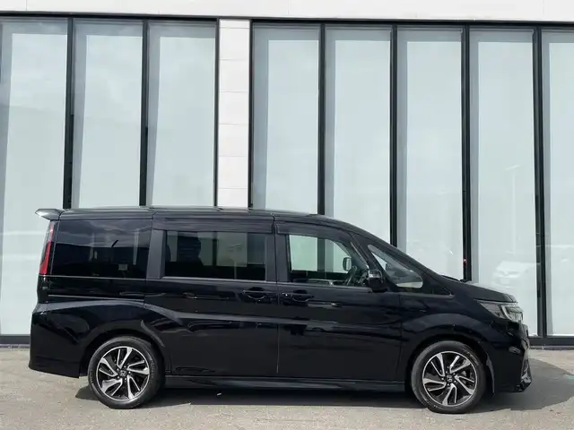 ホンダ ステップワゴン スパーダ クルスピセンシング 大阪府 2020(令2)年 3.1万km プレミアムスパークルブラックパール 純正９インチナビ/   フルセグTV/CD/DVD/Bluetooth/USB/バックモニター/衝突軽減ブレーキ/横滑り防止装置/前席シートヒーター/両側パワースライドドア/クルーズコントロール/レーンキープアシスト/ステアリングスイッチ/前後ドライブレコーダー/ハーフレザーシート/純正17インチアルミホイール/純正フロアマット/プッシュスタート/スマートキー/ＥＴＣ/ＬＥＤライト/禁煙車