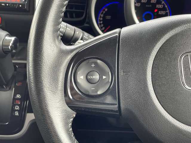 ホンダ Ｎ ＢＯＸ カスタム ターボ SSパッケージ 東京都 2013(平25)年 6.4万km プレミアムホワイトパール 登録時走行距離63972km/社外ナビ/フルセグTV/AM/FM/CD/DVD/BT/バックカメラ/両側パワースライドドア/ETC/クルーズコントロール/オートライト/HIDライト/フォグランプ/社外ドアバイザー/無限フロアマット/スペアキー/昭島店成約