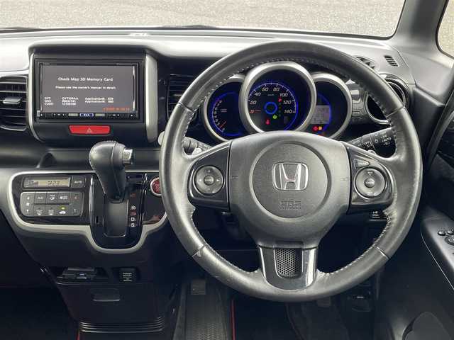 ホンダ Ｎ ＢＯＸ カスタム ターボ SSパッケージ 東京都 2013(平25)年 6.4万km プレミアムホワイトパール 登録時走行距離63972km/社外ナビ/フルセグTV/AM/FM/CD/DVD/BT/バックカメラ/両側パワースライドドア/ETC/クルーズコントロール/オートライト/HIDライト/フォグランプ/社外ドアバイザー/無限フロアマット/スペアキー/昭島店成約