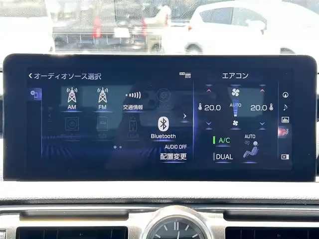 レクサス ＩＳ 300h 和歌山県 2021(令3)年 5.5万km シルバー 後期型モデル/メーカーナビ/バックカメラ/革巻きステアリング/ステアリングスイッチ/レーダークルーズコントロール/BSM/レーンキープアシスト/レクサスセーフティセンス/合皮シート/パワーシート/シートヒーター/パドルシフト/オートライト/オートハイビーム/オートワイパー