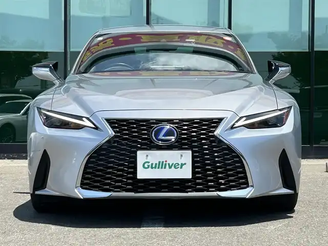 レクサス ＩＳ 300h 和歌山県 2021(令3)年 5.5万km シルバー 後期型モデル/メーカーナビ/バックカメラ/革巻きステアリング/ステアリングスイッチ/レーダークルーズコントロール/BSM/レーンキープアシスト/レクサスセーフティセンス/合皮シート/パワーシート/シートヒーター/パドルシフト/オートライト/オートハイビーム/オートワイパー