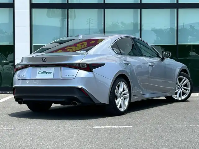 レクサス ＩＳ 300h 和歌山県 2021(令3)年 5.5万km シルバー 後期型モデル/メーカーナビ/バックカメラ/革巻きステアリング/ステアリングスイッチ/レーダークルーズコントロール/BSM/レーンキープアシスト/レクサスセーフティセンス/合皮シート/パワーシート/シートヒーター/パドルシフト/オートライト/オートハイビーム/オートワイパー