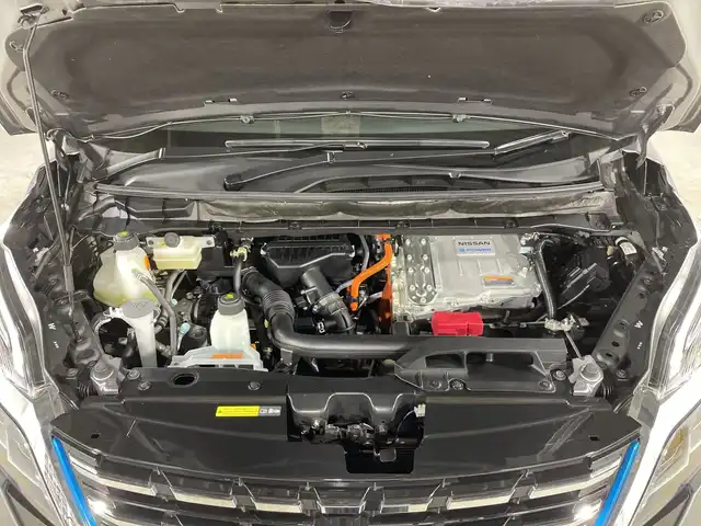 日産 セレナ e－パワー ハイウェイスター V 福岡県 2020(令2)年 2.1万km ダークメタルグレー/ダイヤモンドブラック 純正メモリナビ/全方位モニター/フルセグテレビ/純正フリップダウンモニター/4人乗り/ベッドキット/プロパイロット/ステアリングヒーター/フリップダウンモニター/両側パワースライドドア/ETC