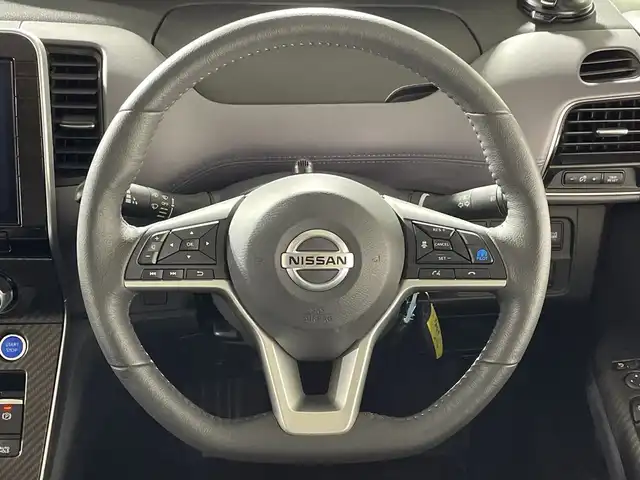 日産 セレナ e－パワー ハイウェイスター V 福岡県 2020(令2)年 2.1万km ダークメタルグレー/ダイヤモンドブラック 純正メモリナビ/全方位モニター/フルセグテレビ/純正フリップダウンモニター/4人乗り/ベッドキット/プロパイロット/ステアリングヒーター/フリップダウンモニター/両側パワースライドドア/ETC