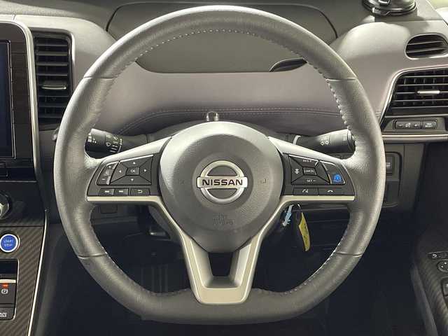 日産 セレナ e－パワー ハイウェイスター V 福岡県 2020(令2)年 2.1万km ダークメタルグレー/ダイヤモンドブラック 純正メモリナビ/全方位モニター/フルセグテレビ/純正フリップダウンモニター/4人乗り/ベッドキット/プロパイロット/ステアリングヒーター/フリップダウンモニター/両側パワースライドドア/ETC