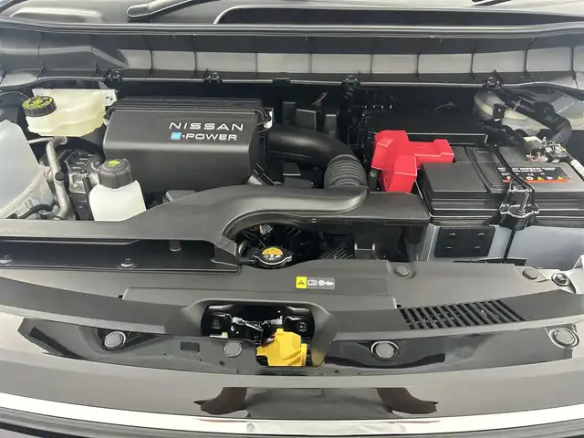 日産 セレナ e－パワー ハイウェイスター V 千葉県 2025(令7)年 0.1千km プリズムホワイト 登録済未使用車　/登録時走行距離：10km/純正１２型ナビ（NissanConnectナビ）　/純正後席モニター/全方位カメラ　/両側電動スライドドア　/ワイヤレス充電機/HDMIポート /プロパイロット /インテリジェントルームミラー /ブラインドスポットモニター /フルセグTV　/ビルトインETC2.0/EVモード/アダプティブLEDヘッドライトシステム（オートレベライザー）/プロパイロット緊急停止支援システム（SOSコール機能付）/アイドリングストップ/ウィンカーミラー/プッシュスタート