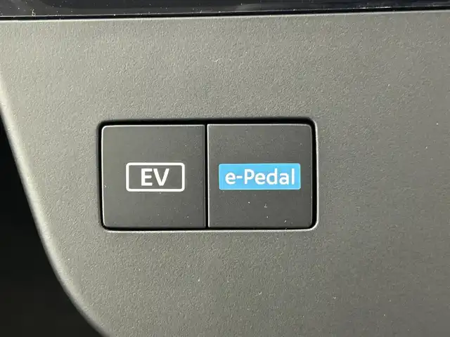 日産 セレナ e－パワー ハイウェイスター V 千葉県 2025(令7)年 0.1千km プリズムホワイト 登録済未使用車　/登録時走行距離：10km/純正１２型ナビ（NissanConnectナビ）　/純正後席モニター/全方位カメラ　/両側電動スライドドア　/ワイヤレス充電機/HDMIポート /プロパイロット /インテリジェントルームミラー /ブラインドスポットモニター /フルセグTV　/ビルトインETC2.0/EVモード/アダプティブLEDヘッドライトシステム（オートレベライザー）/プロパイロット緊急停止支援システム（SOSコール機能付）/アイドリングストップ/ウィンカーミラー/プッシュスタート