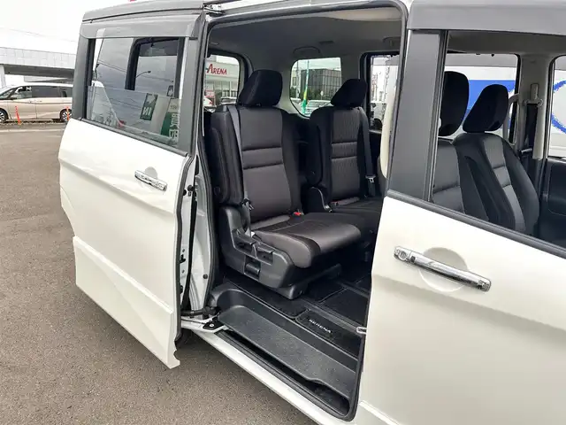 日産 セレナ e－パワー ハイウェイスター V 宮城県 2021(令3)年 7.1万km ブリリアントホワイトパール 2トーン セーフティパックA/・SRSエアバッグ（サイド/カーテン）/・インテリジェントアラウンドビューモニター/・インテリジェントルームミラー/・ふらつき警報/寒冷地仕様/・ヒーター付ドアミラー/・ステアリングヒーター/・3列目ヒーターダクト/・リアオートエアコン/・シートヒーター（運転席/助手席）/＝＝＝/インテリジェントエマージェンシーブレーキ/踏み間違い衝突防止アシスト/車線逸脱防止支援システム/車線逸脱警報/後側方衝突防止支援システム/後側方車両検知警報/後退時車両検知警報/前方衝突予測警報/標識検知機能/プロパイロット/純正フリップダウンモニター/純正10インチナビ/・CD/DVD/・Blu-ray/・Bluetooth/・フルセグTV/ビルトインETC/ドライブレコーダー/ハンズフリーパワースライドドア（両側）/革巻きステアリング/電動パーキングブレーキ/ブレーキホールド/アダプティブLEDヘッドランプ/スマートキー＆プッシュスタート/電動格納ミラー/純正15インチAW/純正フロアマット