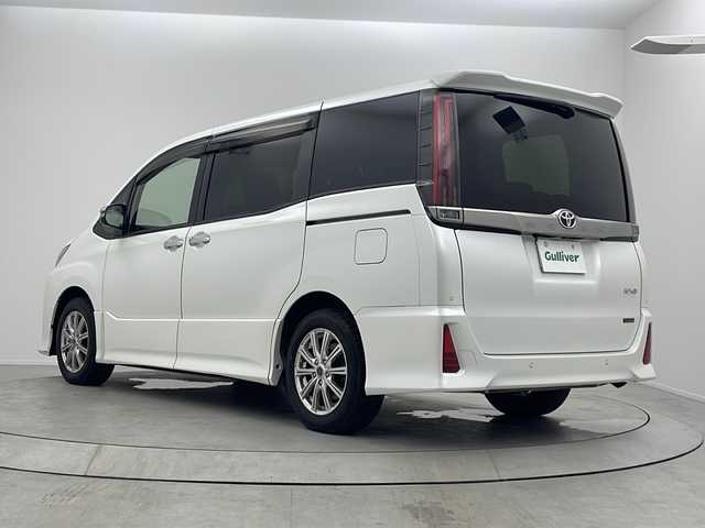 トヨタ ノア Si ダブルバイビーⅢ 大阪府 2021(令3)年 3.5万km ホワイトパールクリスタルシャイン 純正ナビ/・バックカメラ/・フルセグテレビ/・CD/DVD/・Bluetooth/・AM/FM/純正12インチ後席用モニター/両側パワースライドドア/ＬＥＤヘッドライト/ETC/前後ドライブレコーダー/衝突被害軽減システム/横滑り防止装置/レーンキープアシスト/2列目ドリンクホルダー/純正フロアマット/スマートキー/プッシュスタート