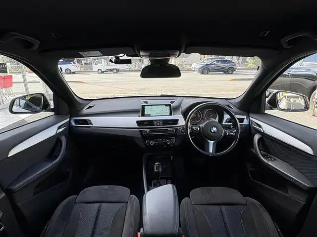 ＢＭＷ Ｘ１ sDrive 18i Mスポーツ 三重県 2018(平30)年 7.7万km アルピンホワイトⅢ ♪車検 令和9年3月29日迄/♪ターボ/インテリジェントセーフティ/パワーバックドア(ハンズフリー機能)/スマートキー×2/プッシュスタート/純正メーカーナビ/・CD・USB・DTV/・DVD再生/・Bluetoothオーディオ/・バックカメラ/コーナーセンサー/前後ドライブレコーダー/前席シートヒーター/アイドリングストップ/ルーフレール/純正18インチAW/LEDヘッドライト/フォグライト/リアフォグライト /オートライト/ウィンカーミラー/電格ミラー/革巻ステアリング/ステアリングスイッチ/スモークフィルム/フロアマット/ETC/サイド/カーテンエアバック