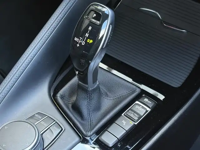 ＢＭＷ Ｘ１ sDrive 18i Mスポーツ 三重県 2018(平30)年 7.7万km アルピンホワイトⅢ ♪車検 令和9年3月29日迄/♪ターボ/インテリジェントセーフティ/パワーバックドア(ハンズフリー機能)/スマートキー×2/プッシュスタート/純正メーカーナビ/・CD・USB・DTV/・DVD再生/・Bluetoothオーディオ/・バックカメラ/コーナーセンサー/前後ドライブレコーダー/前席シートヒーター/アイドリングストップ/ルーフレール/純正18インチAW/LEDヘッドライト/フォグライト/リアフォグライト /オートライト/ウィンカーミラー/電格ミラー/革巻ステアリング/ステアリングスイッチ/スモークフィルム/フロアマット/ETC/サイド/カーテンエアバック