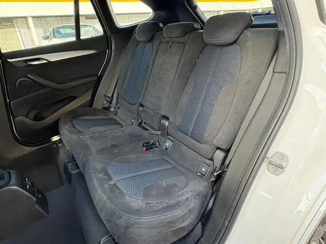 ＢＭＷ Ｘ１ sDrive 18i Mスポーツ 三重県 2018(平30)年 7.7万km アルピンホワイトⅢ ♪車検 令和9年3月29日迄/♪ターボ/インテリジェントセーフティ/パワーバックドア(ハンズフリー機能)/スマートキー×2/プッシュスタート/純正メーカーナビ/・CD・USB・DTV/・DVD再生/・Bluetoothオーディオ/・バックカメラ/コーナーセンサー/前後ドライブレコーダー/前席シートヒーター/アイドリングストップ/ルーフレール/純正18インチAW/LEDヘッドライト/フォグライト/リアフォグライト /オートライト/ウィンカーミラー/電格ミラー/革巻ステアリング/ステアリングスイッチ/スモークフィルム/フロアマット/ETC/サイド/カーテンエアバック