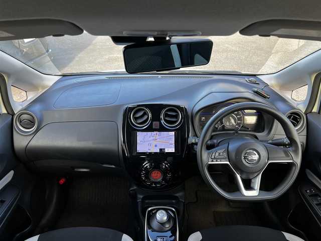 日産 ノート e－パワーX FOUR Vセレ 道央・札幌 2020(令2)年 8.4万km ホワイト ４WD/社外SDナビ/AM/FM/BT/SD/DVD/衝突被害軽減ブレーキ/レーンキープアシスト/クリアランスソナー/バックカメラ/ETC/ドライブレコーダー/アイドリングストップ/DRIVEMODE/ステアリングリモコン/プッシュスタート/スマートキー/LEDヘッドライト/オートライト/電動格納ミラー/ウィンカーミラー/社外フロアマット/純正AW付冬タイヤ積込/185/65/R15/2024年/山9mm