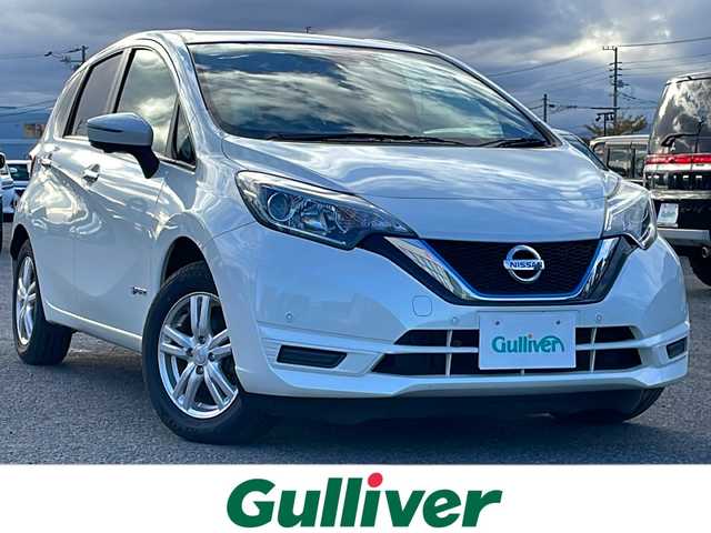 日産 ノート e－パワーX FOUR Vセレ 道央・札幌 2020(令2)年 8.4万km ホワイト ４WD/社外SDナビ/AM/FM/BT/SD/DVD/衝突被害軽減ブレーキ/レーンキープアシスト/クリアランスソナー/バックカメラ/ETC/ドライブレコーダー/アイドリングストップ/DRIVEMODE/ステアリングリモコン/プッシュスタート/スマートキー/LEDヘッドライト/オートライト/電動格納ミラー/ウィンカーミラー/社外フロアマット/純正AW付冬タイヤ積込/185/65/R15/2024年/山9mm