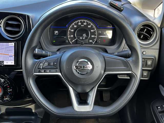 日産 ノート e－パワーX FOUR Vセレ 道央・札幌 2020(令2)年 8.4万km ホワイト ４WD/社外SDナビ/AM/FM/BT/SD/DVD/衝突被害軽減ブレーキ/レーンキープアシスト/クリアランスソナー/バックカメラ/ETC/ドライブレコーダー/アイドリングストップ/DRIVEMODE/ステアリングリモコン/プッシュスタート/スマートキー/LEDヘッドライト/オートライト/電動格納ミラー/ウィンカーミラー/社外フロアマット/純正AW付冬タイヤ積込/185/65/R15/2024年/山9mm