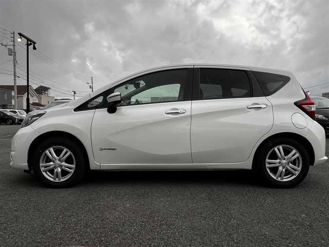 日産 ノート e－パワーX FOUR Vセレ 道央・札幌 2020(令2)年 8.4万km ホワイト ４WD/社外SDナビ/AM/FM/BT/SD/DVD/衝突被害軽減ブレーキ/レーンキープアシスト/クリアランスソナー/バックカメラ/ETC/ドライブレコーダー/アイドリングストップ/DRIVEMODE/ステアリングリモコン/プッシュスタート/スマートキー/LEDヘッドライト/オートライト/電動格納ミラー/ウィンカーミラー/社外フロアマット/純正AW付冬タイヤ積込/185/65/R15/2024年/山9mm