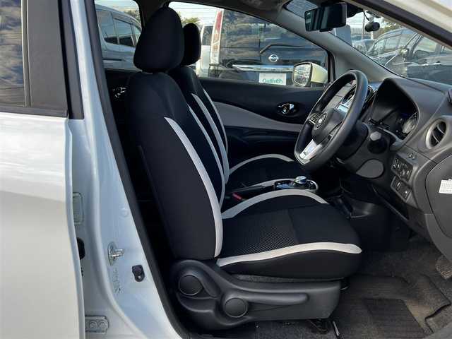 日産 ノート e－パワーX FOUR Vセレ 道央・札幌 2020(令2)年 8.4万km ホワイト ４WD/社外SDナビ/AM/FM/BT/SD/DVD/衝突被害軽減ブレーキ/レーンキープアシスト/クリアランスソナー/バックカメラ/ETC/ドライブレコーダー/アイドリングストップ/DRIVEMODE/ステアリングリモコン/プッシュスタート/スマートキー/LEDヘッドライト/オートライト/電動格納ミラー/ウィンカーミラー/社外フロアマット/純正AW付冬タイヤ積込/185/65/R15/2024年/山9mm