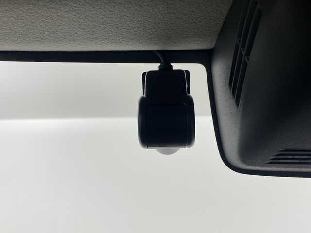 スズキ ジムニー XC 埼玉県 2023(令5)年 1.1万km キネティックイエロー/ブラックトップ2トーン 純正8インチナビ/　(Bluetooth/USB/iPod/CD/DVD/FM/AM)/フルセグテレビ/バックカメラ/ビルトインETC2.0/純正ナビ連動前後ドライブレコーダー/クルーズコントロール/衝突被害軽減ブレーキ/車線逸脱警報/シートヒーター/ヒーテッドドアミラー/オートLEDライト/純正16インチアルミホイール