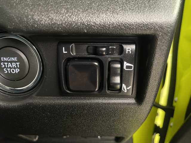 スズキ ジムニー XC 埼玉県 2023(令5)年 1.1万km キネティックイエロー/ブラックトップ2トーン 純正8インチナビ/　(Bluetooth/USB/iPod/CD/DVD/FM/AM)/フルセグテレビ/バックカメラ/ビルトインETC2.0/純正ナビ連動前後ドライブレコーダー/クルーズコントロール/衝突被害軽減ブレーキ/車線逸脱警報/シートヒーター/ヒーテッドドアミラー/オートLEDライト/純正16インチアルミホイール