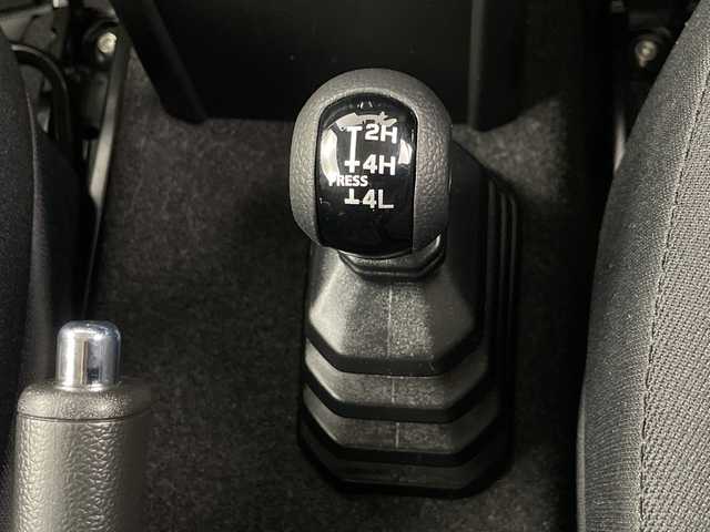 スズキ ジムニー XC 埼玉県 2023(令5)年 1.1万km キネティックイエロー/ブラックトップ2トーン 純正8インチナビ/　(Bluetooth/USB/iPod/CD/DVD/FM/AM)/フルセグテレビ/バックカメラ/ビルトインETC2.0/純正ナビ連動前後ドライブレコーダー/クルーズコントロール/衝突被害軽減ブレーキ/車線逸脱警報/シートヒーター/ヒーテッドドアミラー/オートLEDライト/純正16インチアルミホイール