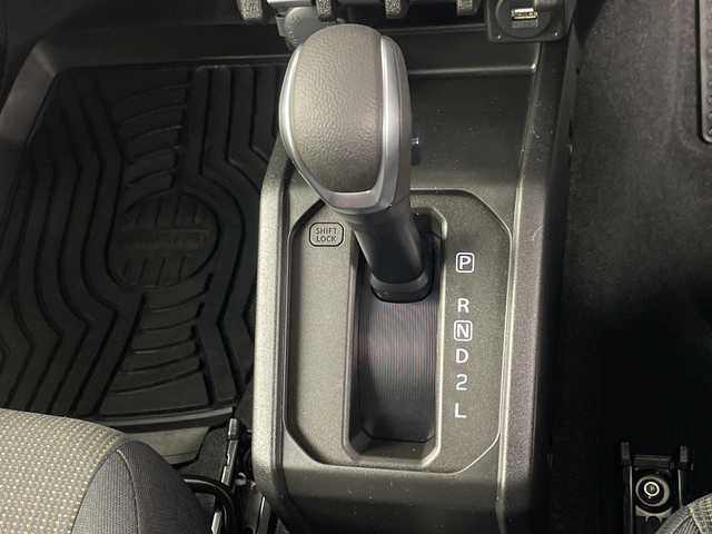 スズキ ジムニー XC 埼玉県 2023(令5)年 1.1万km キネティックイエロー/ブラックトップ2トーン 純正8インチナビ/　(Bluetooth/USB/iPod/CD/DVD/FM/AM)/フルセグテレビ/バックカメラ/ビルトインETC2.0/純正ナビ連動前後ドライブレコーダー/クルーズコントロール/衝突被害軽減ブレーキ/車線逸脱警報/シートヒーター/ヒーテッドドアミラー/オートLEDライト/純正16インチアルミホイール