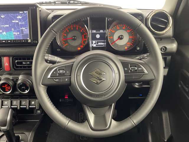 スズキ ジムニー XC 埼玉県 2023(令5)年 1.1万km キネティックイエロー/ブラックトップ2トーン 純正8インチナビ/　(Bluetooth/USB/iPod/CD/DVD/FM/AM)/フルセグテレビ/バックカメラ/ビルトインETC2.0/純正ナビ連動前後ドライブレコーダー/クルーズコントロール/衝突被害軽減ブレーキ/車線逸脱警報/シートヒーター/ヒーテッドドアミラー/オートLEDライト/純正16インチアルミホイール