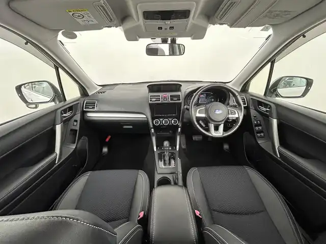 スバル フォレスター S－リミテッド スマートED 道央・札幌 2018(平30)年 7.7万km クリスタルホワイトP ・４WD/・ダイヤトーンサウンドSDナビ/　CD/DVD/SD/BT/USB/フルセグTV/・バックカメラ/・ビルトインETC2.0/・アイサイト/　衝突被害軽減ブレーキ/　レーンキープアシスト/　先行車発進お知らせ/　後退速度リミッター/　スバルリヤビークルディテクション/　全車速追従式クルーズコントロール/・アイドリングストップ/・ダウンヒルアシストコントロール/・X-MODE/・SI-DRIVE/・パドルシフト/・横滑り防止装置/・オートマチックハイビーム/・オートライト/・LEDヘッドライト/・前後フォグランプ/・ドアミラーウィンカー/・ヘッドランプウォッシャー/・ドアバイザー/・ハーフレザーシート/・D+N席シートヒーター/・ラゲッジカーゴマット/・純正１８インチAW/・プッシュスタート/・スマートキー/・スペアキー/・取/保