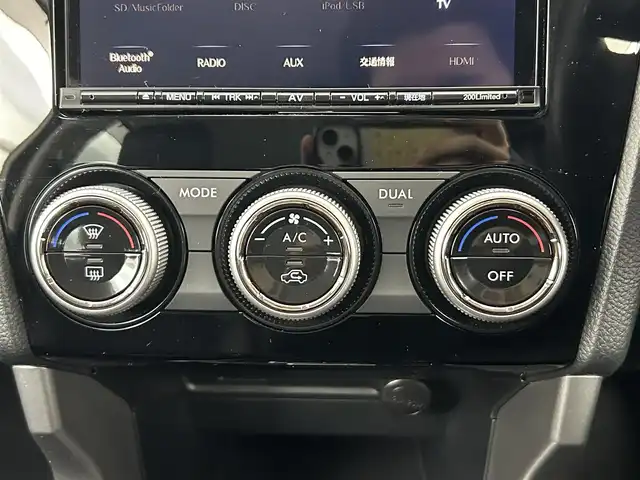 スバル フォレスター S－リミテッド スマートED 道央・札幌 2018(平30)年 7.7万km クリスタルホワイトP ・４WD/・ダイヤトーンサウンドSDナビ/　CD/DVD/SD/BT/USB/フルセグTV/・バックカメラ/・ビルトインETC2.0/・アイサイト/　衝突被害軽減ブレーキ/　レーンキープアシスト/　先行車発進お知らせ/　後退速度リミッター/　スバルリヤビークルディテクション/　全車速追従式クルーズコントロール/・アイドリングストップ/・ダウンヒルアシストコントロール/・X-MODE/・SI-DRIVE/・パドルシフト/・横滑り防止装置/・オートマチックハイビーム/・オートライト/・LEDヘッドライト/・前後フォグランプ/・ドアミラーウィンカー/・ヘッドランプウォッシャー/・ドアバイザー/・ハーフレザーシート/・D+N席シートヒーター/・ラゲッジカーゴマット/・純正１８インチAW/・プッシュスタート/・スマートキー/・スペアキー/・取/保