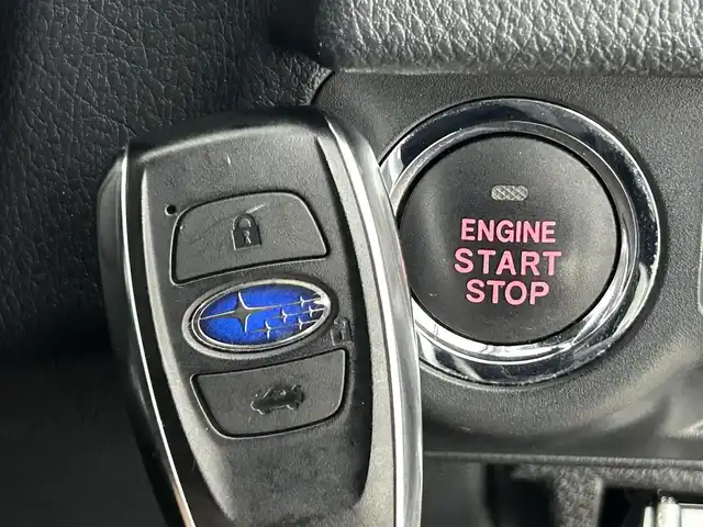 スバル フォレスター S－リミテッド スマートED 道央・札幌 2018(平30)年 7.7万km クリスタルホワイトP ・４WD/・ダイヤトーンサウンドSDナビ/　CD/DVD/SD/BT/USB/フルセグTV/・バックカメラ/・ビルトインETC2.0/・アイサイト/　衝突被害軽減ブレーキ/　レーンキープアシスト/　先行車発進お知らせ/　後退速度リミッター/　スバルリヤビークルディテクション/　全車速追従式クルーズコントロール/・アイドリングストップ/・ダウンヒルアシストコントロール/・X-MODE/・SI-DRIVE/・パドルシフト/・横滑り防止装置/・オートマチックハイビーム/・オートライト/・LEDヘッドライト/・前後フォグランプ/・ドアミラーウィンカー/・ヘッドランプウォッシャー/・ドアバイザー/・ハーフレザーシート/・D+N席シートヒーター/・ラゲッジカーゴマット/・純正１８インチAW/・プッシュスタート/・スマートキー/・スペアキー/・取/保