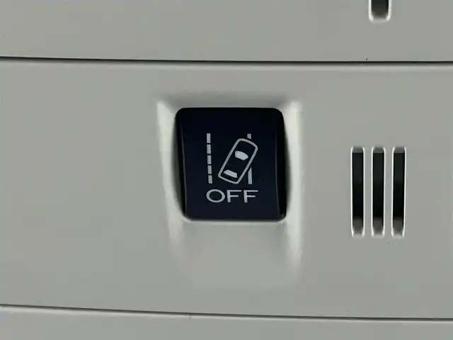 スバル フォレスター S－リミテッド スマートED 道央・札幌 2018(平30)年 7.7万km クリスタルホワイトP ・４WD/・ダイヤトーンサウンドSDナビ/　CD/DVD/SD/BT/USB/フルセグTV/・バックカメラ/・ビルトインETC2.0/・アイサイト/　衝突被害軽減ブレーキ/　レーンキープアシスト/　先行車発進お知らせ/　後退速度リミッター/　スバルリヤビークルディテクション/　全車速追従式クルーズコントロール/・アイドリングストップ/・ダウンヒルアシストコントロール/・X-MODE/・SI-DRIVE/・パドルシフト/・横滑り防止装置/・オートマチックハイビーム/・オートライト/・LEDヘッドライト/・前後フォグランプ/・ドアミラーウィンカー/・ヘッドランプウォッシャー/・ドアバイザー/・ハーフレザーシート/・D+N席シートヒーター/・ラゲッジカーゴマット/・純正１８インチAW/・プッシュスタート/・スマートキー/・スペアキー/・取/保