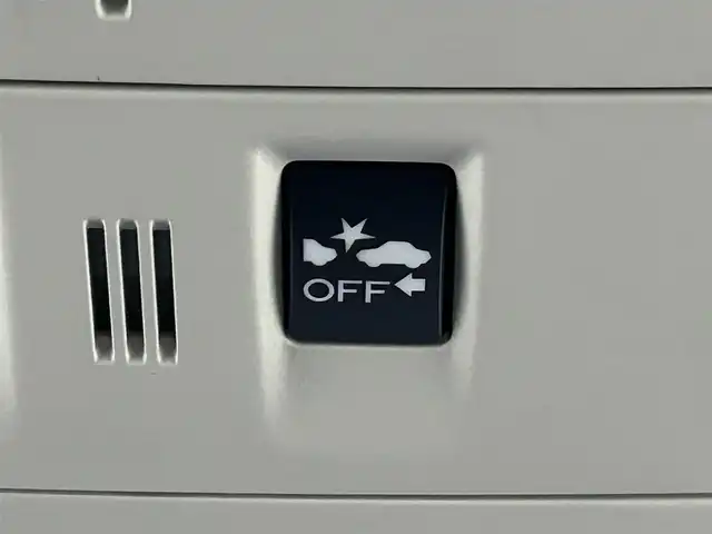 スバル フォレスター S－リミテッド スマートED 道央・札幌 2018(平30)年 7.7万km クリスタルホワイトP ・４WD/・ダイヤトーンサウンドSDナビ/　CD/DVD/SD/BT/USB/フルセグTV/・バックカメラ/・ビルトインETC2.0/・アイサイト/　衝突被害軽減ブレーキ/　レーンキープアシスト/　先行車発進お知らせ/　後退速度リミッター/　スバルリヤビークルディテクション/　全車速追従式クルーズコントロール/・アイドリングストップ/・ダウンヒルアシストコントロール/・X-MODE/・SI-DRIVE/・パドルシフト/・横滑り防止装置/・オートマチックハイビーム/・オートライト/・LEDヘッドライト/・前後フォグランプ/・ドアミラーウィンカー/・ヘッドランプウォッシャー/・ドアバイザー/・ハーフレザーシート/・D+N席シートヒーター/・ラゲッジカーゴマット/・純正１８インチAW/・プッシュスタート/・スマートキー/・スペアキー/・取/保