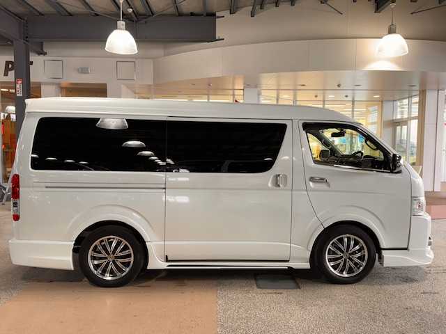 トヨタ ハイエース GL ロング 岩手県 2018(平30)年 1.7万km ホワイトパールクリスタルシャイン AIS検査済み/【2411023262】/SDナビ/フルセグ/バックカメラ/カロッツェリアモニター/アルパインフリップダウンモニター/ドラレコ/両側パワスラ/ETC/シルクブレイズマフラー/モデリスタエアロ・グリル/ケンウッドツィーター/Rスポイラー/シートカバー（社外）/カロッツェリア後部スピーカー/シルクブレイズ17インチアルミ（社外）