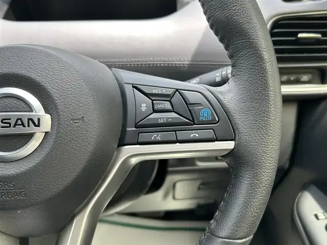 日産 セレナ ハイウェイスター V 和歌山県 2022(令4)年 4.3万km ブリリアントホワイトパール 2トーン ワンオーナー/プロパイロット/純正10インチナビ/＜フルセグTV/DVD/CD/Bluetooth/SD/FM/AM/USB/HDMI＞/ETC/両側パワースライドドア/フリップタウンモニター/サンシェード（後部座席2列目）/電子パーキング/デジタルインナーミラー/全方位カメラ/サイドカメラ/前後ドライブレコーダー/オートホールド/BSM/フォグランプ/純正フロアマット/純正バイザー