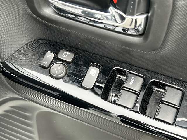 スズキ スペーシア カスタム HYBRID XS 茨城県 2020(令2)年 1.9万km ピュアホワイトパール/ブラック2トーン 社外メモリナビ【CN-E330D】/(TV・CD・BT・ラジオ再生)/両側パワースライドドア/衝突被害軽減システム/コーナーセンサー/ハーフレザーシート/シートヒーター/オートライト/LEDヘッドライト/純正アルミホイール15インチ/アイドリングストップ/純正フロアマット/横滑り防止/保証書/取扱説明書