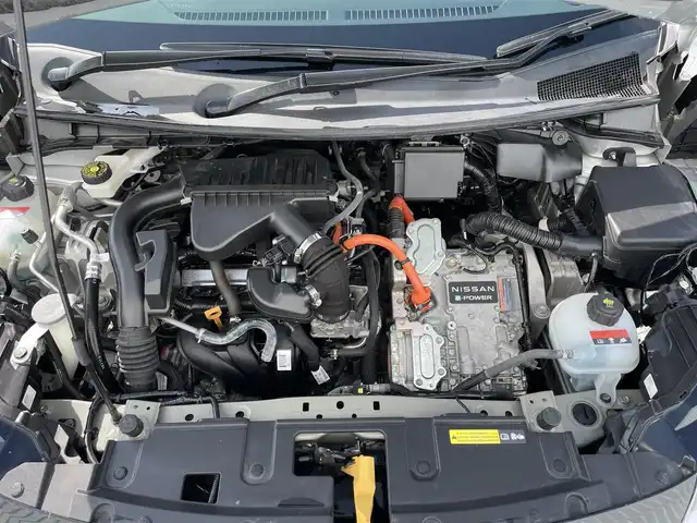 日産 オーラ G レザーエディション 滋賀県 2021(令3)年 3万km ブリリアントシルバー 純正8型ナビ（フルセグ/BT/CD/DVD)/アラウンドビューモニター/革巻きステアリング/ステアリングリモコン/ETC/スマートルームミラー/前後ドライブレコーダー/オートブレーキホールド/オートマチックハイビーム/LEDヘッドライト/フォグライト/エマージェンシーブレーキ/後側方支援/駐車支援/プッシュスタート/スマートキー