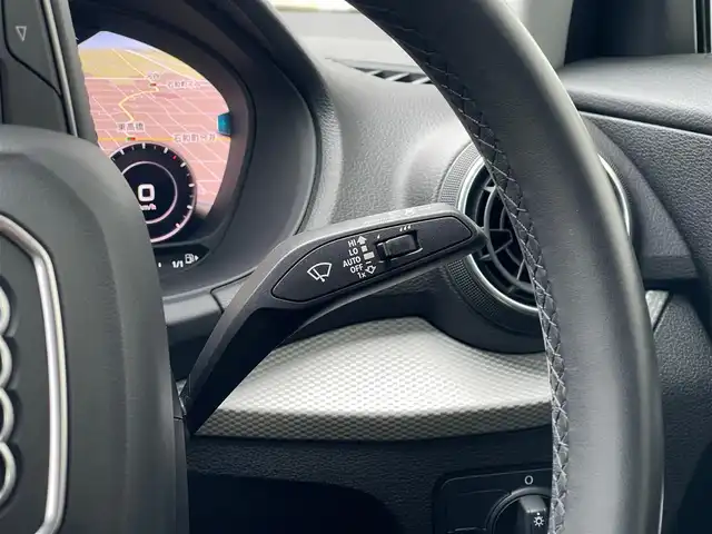 アウディ Ｑ２ 35TFSI アドバンスド 山梨県 2023(令5)年 1.7万km 緑 コンビニエンス＆アシスタンスパッケージ/ハイビームアシスト/ナビゲーションパッケージ/ACC/LKA/BSM/前席シートヒーター/電動リアゲート/新車時保証書/取扱説明書