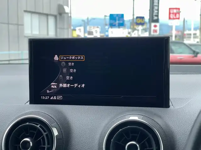 アウディ Ｑ２ 35TFSI アドバンスド 山梨県 2023(令5)年 1.7万km 緑 コンビニエンス＆アシスタンスパッケージ/ハイビームアシスト/ナビゲーションパッケージ/ACC/LKA/BSM/前席シートヒーター/電動リアゲート/新車時保証書/取扱説明書