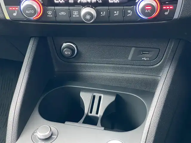 アウディ Ｑ２ 35TFSI アドバンスド 山梨県 2023(令5)年 1.7万km 緑 コンビニエンス＆アシスタンスパッケージ/ハイビームアシスト/ナビゲーションパッケージ/ACC/LKA/BSM/前席シートヒーター/電動リアゲート/新車時保証書/取扱説明書