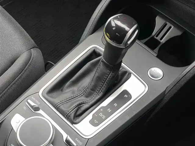 アウディ Ｑ２ 35TFSI アドバンスド 山梨県 2023(令5)年 1.7万km 緑 コンビニエンス＆アシスタンスパッケージ/ハイビームアシスト/ナビゲーションパッケージ/ACC/LKA/BSM/前席シートヒーター/電動リアゲート/新車時保証書/取扱説明書