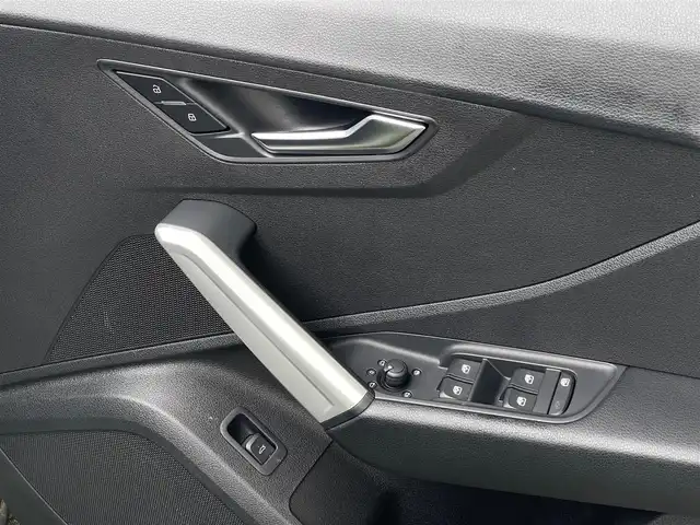 アウディ Ｑ２ 35TFSI アドバンスド 山梨県 2023(令5)年 1.7万km 緑 コンビニエンス＆アシスタンスパッケージ/ハイビームアシスト/ナビゲーションパッケージ/ACC/LKA/BSM/前席シートヒーター/電動リアゲート/新車時保証書/取扱説明書