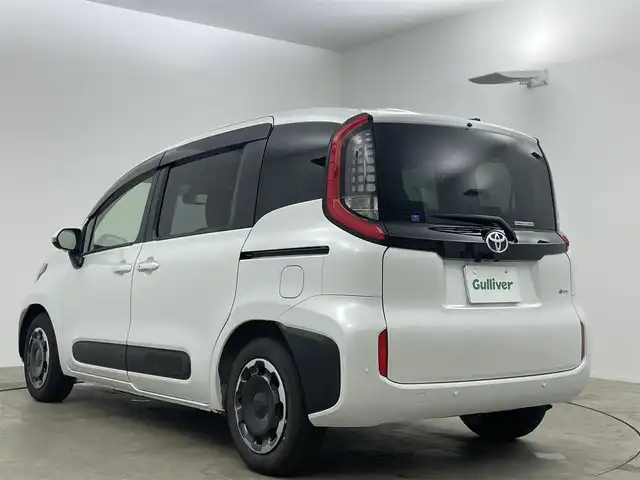 トヨタ シエンタ ハイブリッド Z 岡山県 2024(令6)年 0.8万km プラチナホワイトパールマイカ 純正10.5インチSDナビ/（Bluetooth/フルセグTV/USB）/全方囲カメラ/ビルトインETC2.0/レーダークルーズコントロール/両側パワースライドドア/LEDヘッドライト/オートライト/コーナーセンサー/リアサーキュレーター/トヨタセーフティセンス/純正フロアマット/純正ドアバイザー/ブラインドスポットモニター/ISOFIX/後席サンシェイド/ステアリングスイッチ/チルトステアリング/シートリフター/ウインカーミラー/ドアバイザー