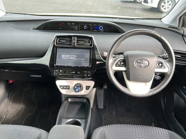 トヨタ プリウス Sセーフティプラス 岐阜県 2016(平28)年 3.6万km ホワイトパールクリスタルシャイン 純正ＳＤ9インチナビ　/フルセグＴＶ　/ビルトインＥＴＣ　/トヨタセーフティセンス　/クルーズコントロール　/スマートキー　/スペアキー　/プッシュスタート　/ＬＥＤライト　/ドアバイザー　/クリアランスソナー/パワーウィンドウ/パワーステアリング/アイドリングストップ/Buluetooth接続/横滑り防止装置/盗難防止装置/Wエアバッグ/カーテンエアバッグ　/ＡＢＳ