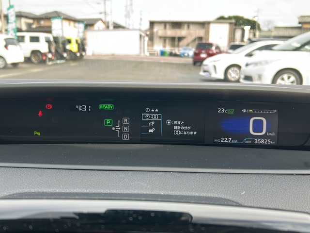 トヨタ プリウス Sセーフティプラス 岐阜県 2016(平28)年 3.6万km ホワイトパールクリスタルシャイン 純正ＳＤ9インチナビ　/フルセグＴＶ　/ビルトインＥＴＣ　/トヨタセーフティセンス　/クルーズコントロール　/スマートキー　/スペアキー　/プッシュスタート　/ＬＥＤライト　/ドアバイザー　/クリアランスソナー/パワーウィンドウ/パワーステアリング/アイドリングストップ/Buluetooth接続/横滑り防止装置/盗難防止装置/Wエアバッグ/カーテンエアバッグ　/ＡＢＳ