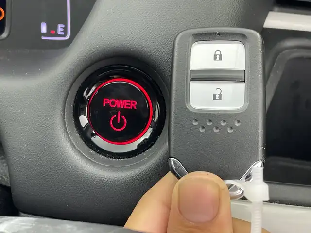 ホンダ フィット e:HEVホーム 群馬県 2020(令2)年 3.5万km ライトブルー ９型ナビ　バックカメラ　ワイヤレス充電器　ハーフレザーシート　衝突被害軽減ブレーキ　レーンアシスト　革巻きステアリング　ＬＥＤ　ＥＴＣ　アダプティブクルーズコントロール　オートマチックハイビーム　禁煙