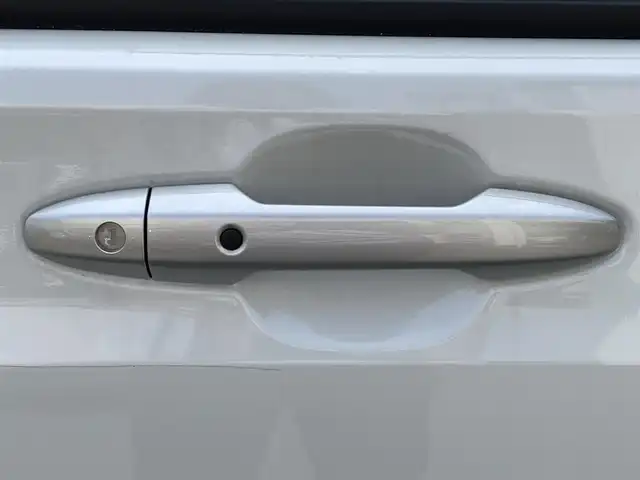 ホンダ フリード クロスター 兵庫県 2025(令7)年 0.1万km未満 プラチナホワイトパール 登録済未使用車/両側パワースライドドア/衝突軽減ブレーキ/レーダークルーズコントロール/コーナーセンサー/ブラインドスポットモニター/ハーフレザーシート/シートヒーター/電動パーキングブレーキ/オートホールド/革巻きステアリング/ステアリングリモコン/スマートキー/スペアキー/電動格納ミラー