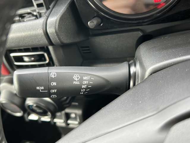 スズキ ジムニー XC 道北・旭川 2023(令5)年 1.4万km ブルーイッシュブラックパール3 ・ワンオーナー/・4WD/・禁煙車///スズキセーフティサポート///・標識認識機能/・車線逸脱警報機能/・ふらつき警報機能/・先行発車お知らせ機能/・ハイビームアシスト/・デュアルセンサーブレーキサポート/・ヒルディセントコントロール/・クルーズコントロール/・オートライト/・シートヒーター/・LEDライト/・フォグランプ/・ヘッドライトウォッシャー/・USB/・背面タイヤ/・純正フロアマット/・保証書/・取扱説明書